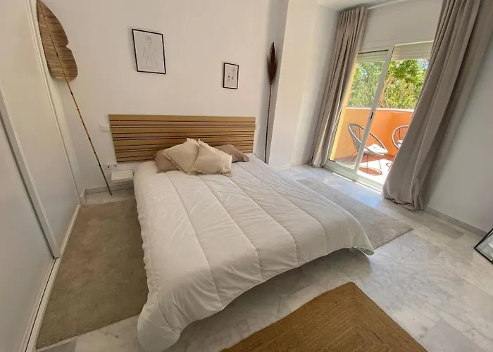 Apartment Stylish Spot Pass The Keys